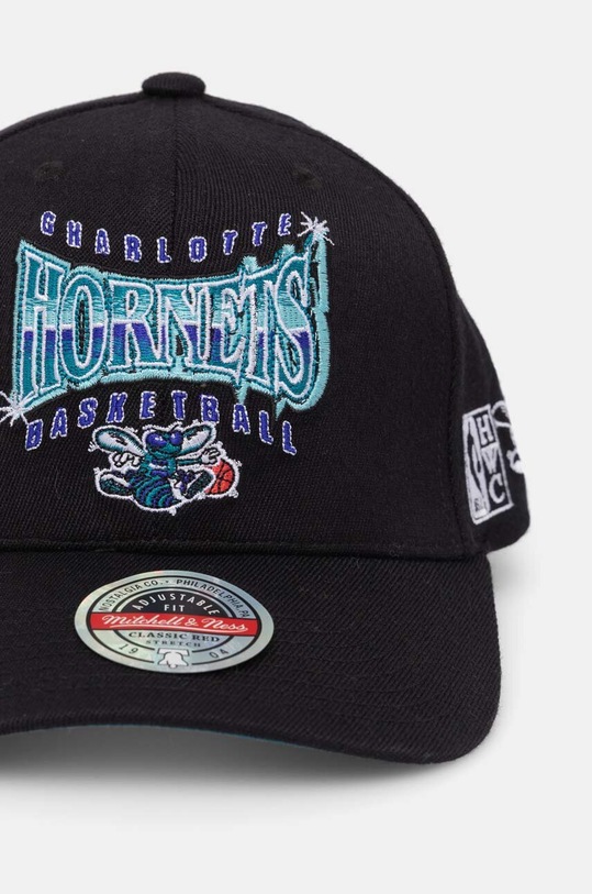 Dodaci Kapa sa šiltom s dodatkom vune Mitchell&Ness Charlotte Hornets HHSSINTL1434.CHOBLCK crna