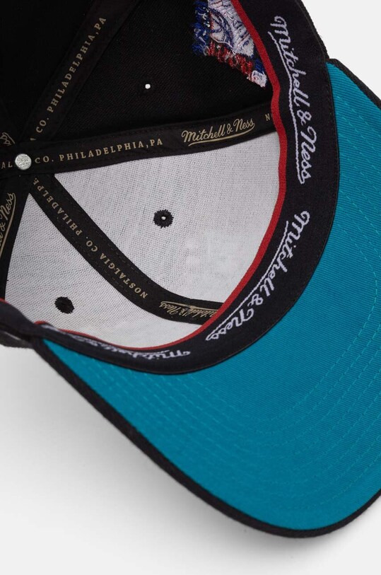 Kapa sa šiltom s dodatkom vune Mitchell&Ness Charlotte Hornets HHSSINTL1434.CHOBLCK crna