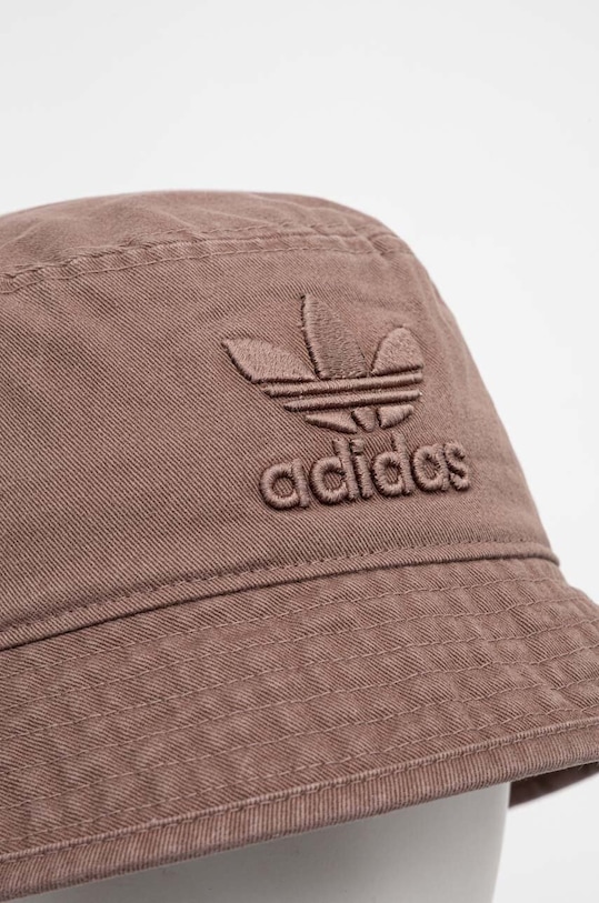 Doplňky Bavlněná čepice adidas Originals IT7623 hnědá