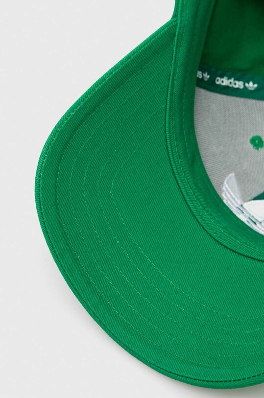 Памучна шапка с козирка adidas Originals зелен IW1785