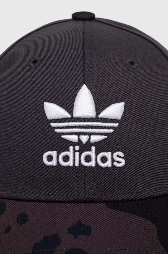 Шапка с козирка adidas Originals IU0039 черен SS24