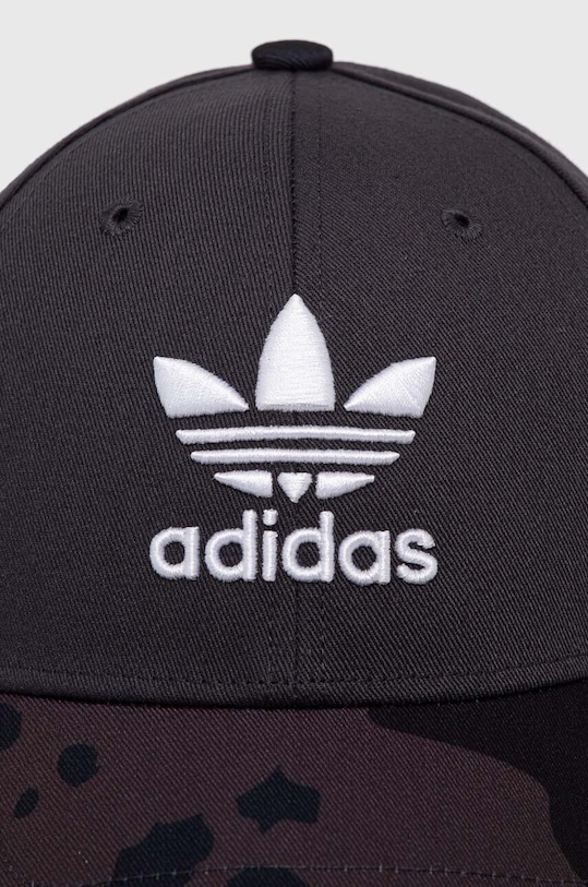 Шапка с козирка adidas Originals IU0039 черен SS24