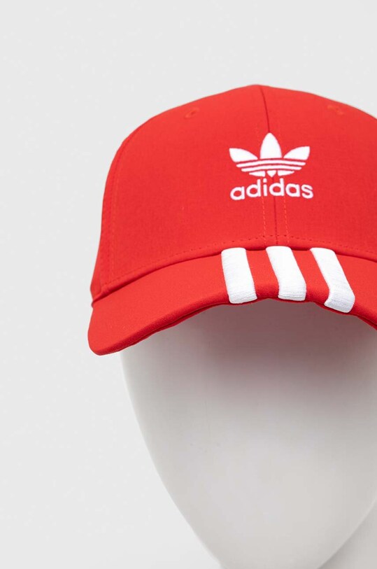 Шапка с козирка adidas Originals IS4631 червен SS24