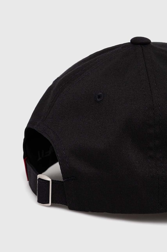 Akcesoria Levi's czapka z daszkiem D7966.0001 czarny