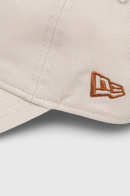 Pamučna kapa sa šiltom New Era 60435080 bež SS24