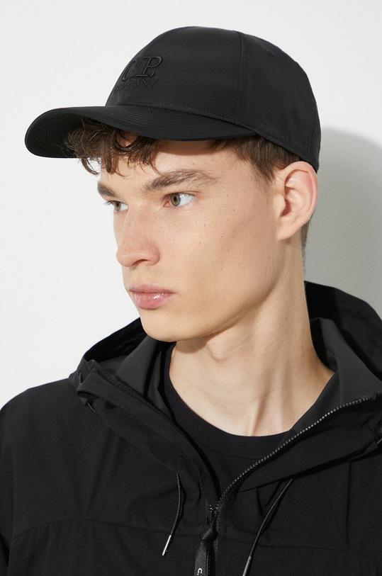 C.P. Company czapka z daszkiem Chrome-R Logo Cap 16CMAC147A005904A czarny