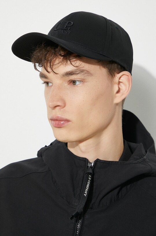 C.P. Company czapka z daszkiem bawełniana Gabardine 16CMAC282A006288A czarny