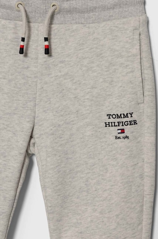 Dětská tepláková souprava Tommy Hilfiger šedá KB0KB08898.104.122.PPYH