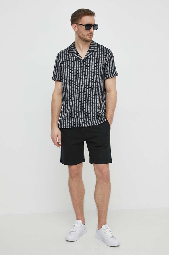 Abbigliamento Michael Kors camicia CS4405QEAH nero
