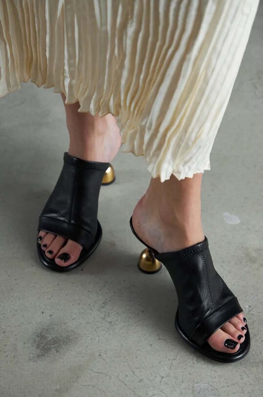 Vanda Novak slapi de piele Gaia Gaia.Deep.Black