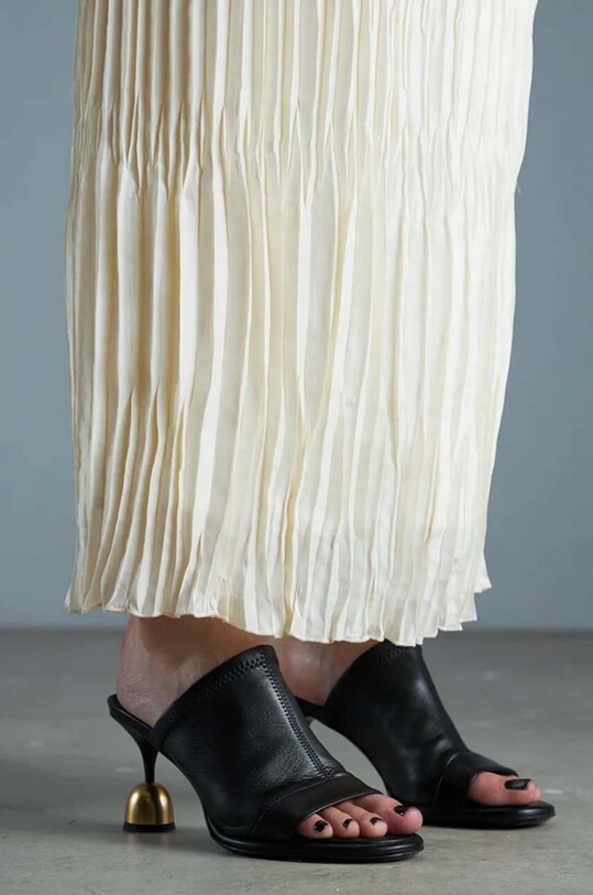 Vanda Novak slapi de piele Gaia Gaia.Deep.Black