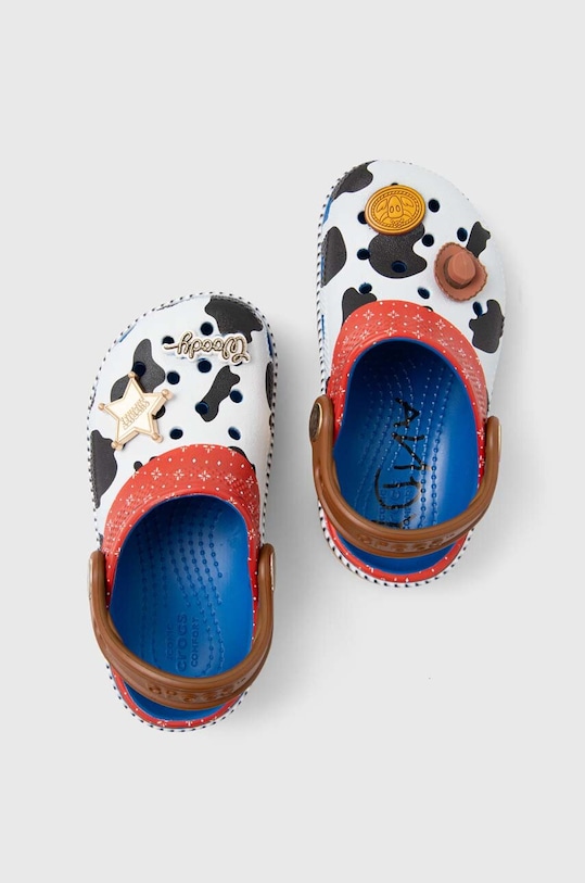 Παιδικές παντόφλες Crocs TOY STORY WOODY CLASSIC CLOG πολύχρωμο 209470.CROCS.TOY.STORY.