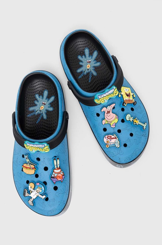 Παντόφλες Crocs Spongebob Multi Off Court Clog φλατ μπλε 209825.001