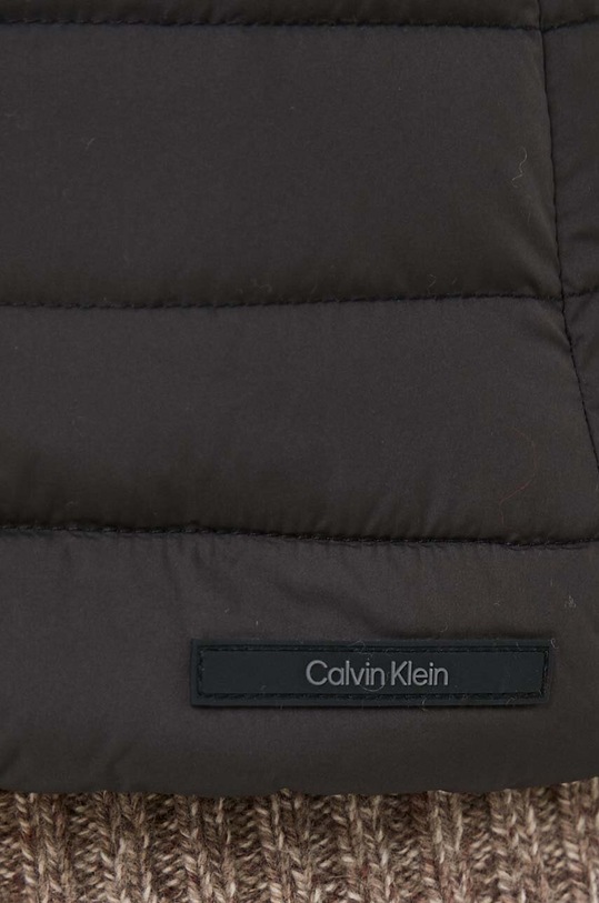 Péřová vesta Calvin Klein K20K206325 černá