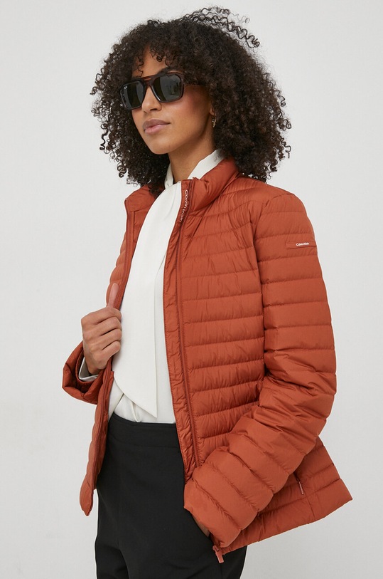 Calvin Klein geacă de puf necaptusit maro K20K206326