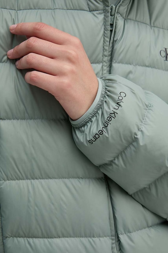 Péřová bunda Calvin Klein Jeans J20J222585 zelená