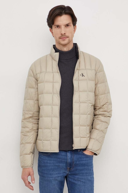 Péřová bunda Calvin Klein Jeans přechodné béžová J30J324981