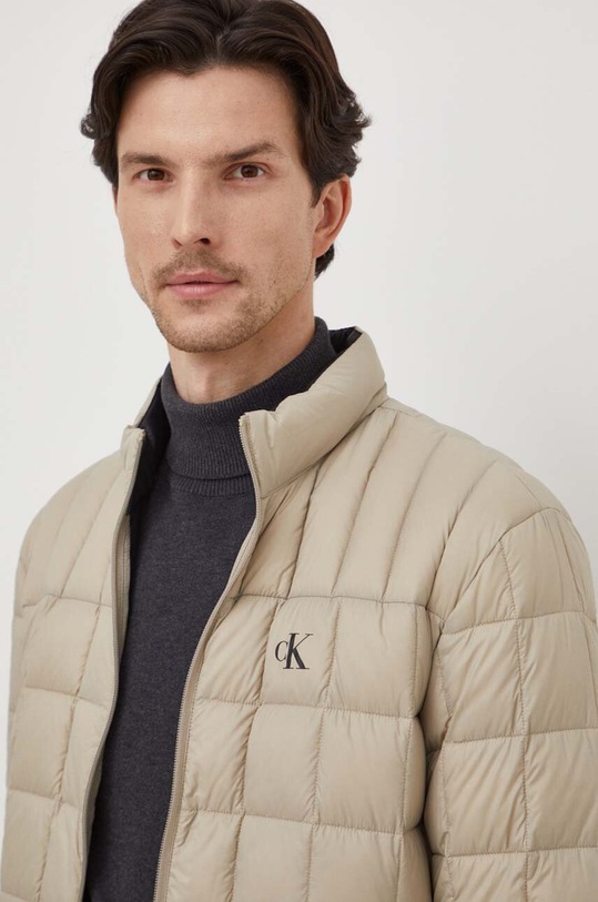Péřová bunda Calvin Klein Jeans béžová J30J324981