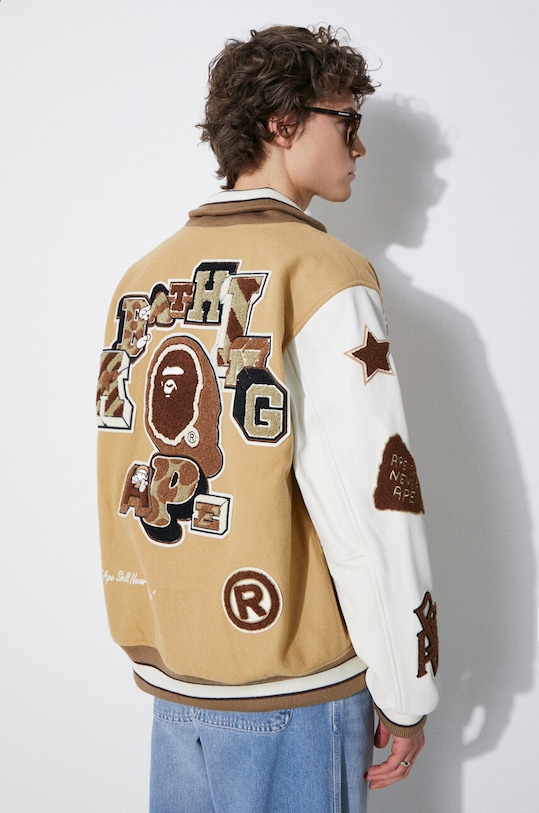 Vlněná bomber bunda A Bathing Ape Bape Multi Motif Varsity vlna béžová 1J80141001