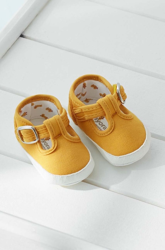 Mayoral Newborn buty niemowlęce imitacja skóry licowej żółty 9731.1F.Newborn.PPYH