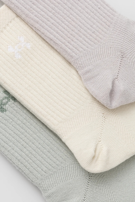 Under Armour skarpetki Essential 3-pack 1382942 zielony SS25