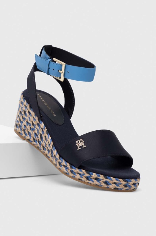 Sandale Tommy Hilfiger COLORFUL WEDGE SATIN SANDAL FW0FW07913 mornarsko plava SS24