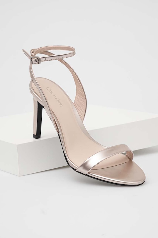 Kožené sandály Calvin Klein HEEL SANDAL 90 PEARL HW0HW02026 zlatá SS24