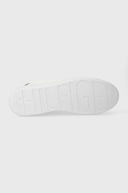 Kožené sneakers boty Tommy Hilfiger COURT CUP LTH PERF DETAIL FM0FM05038 bílá
