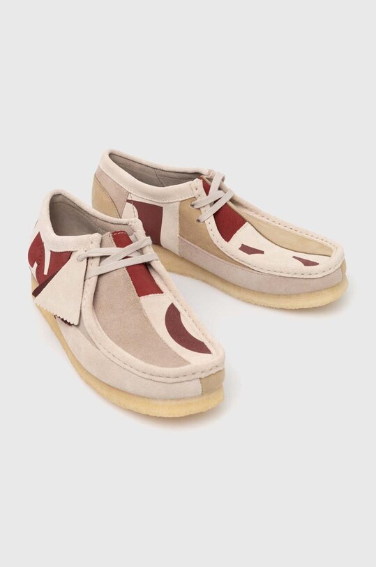 Clarks Originals mocassini in camoscio Wallabee Red Combi 26178308 beige SS24