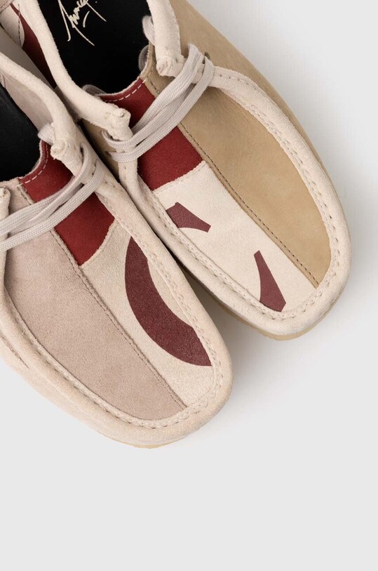 Scarpe Clarks Originals mocassini in camoscio Wallabee Red Combi 26178308 beige