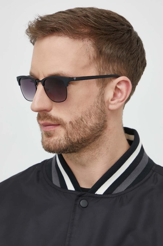 Guess napszemüveg átmenetes fekete GF0170.02B