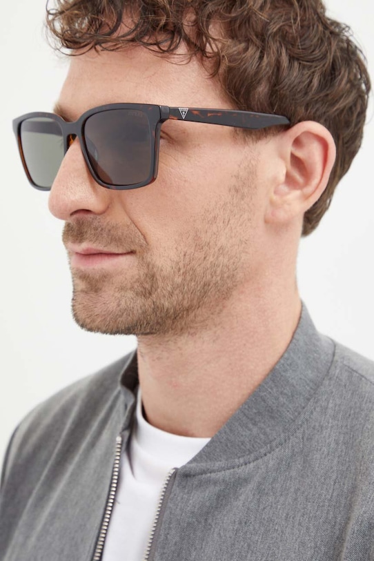 Guess napszemüveg GF5097.52N fekete