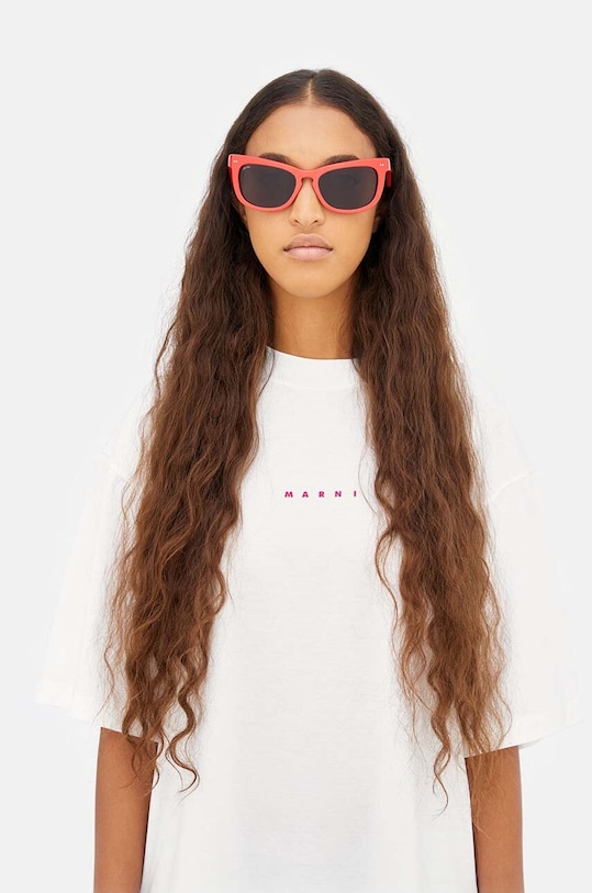 Sluneční brýle Marni Isamu Solid Red EYMRN00053.007.1TZ červená AA00