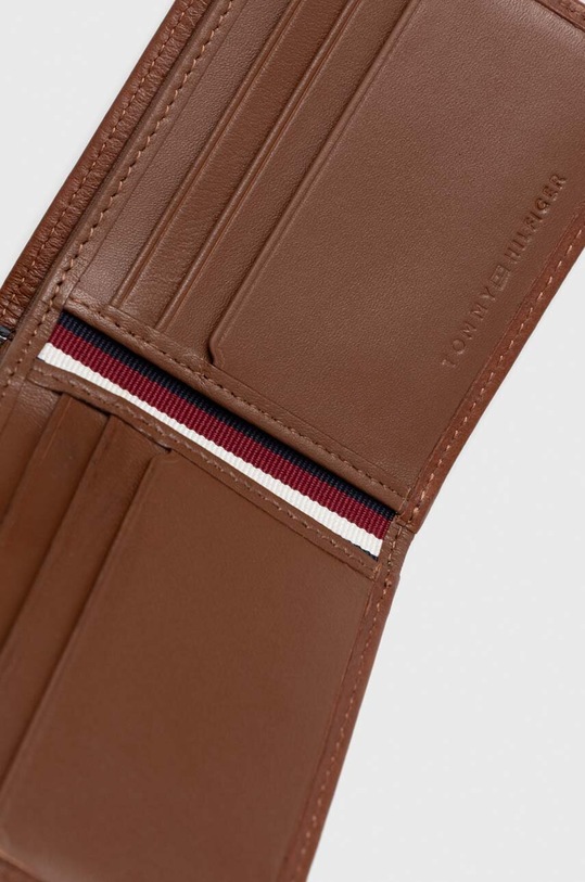 Kožená peňaženka Tommy Hilfiger hnedá AM0AM12187