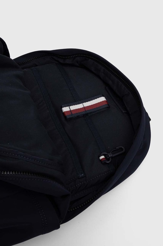 Ruksak Tommy Hilfiger tmavomodrá AM0AM11788