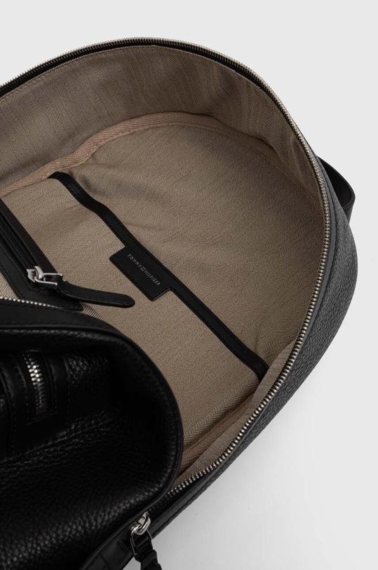 Kožený batoh Tommy Hilfiger černá AM0AM12293