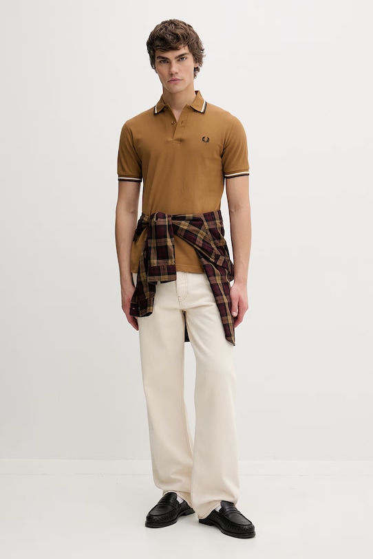 Fred Perry polo bawełniane Twin Tipped Shirt M12.V46 brązowy SS24