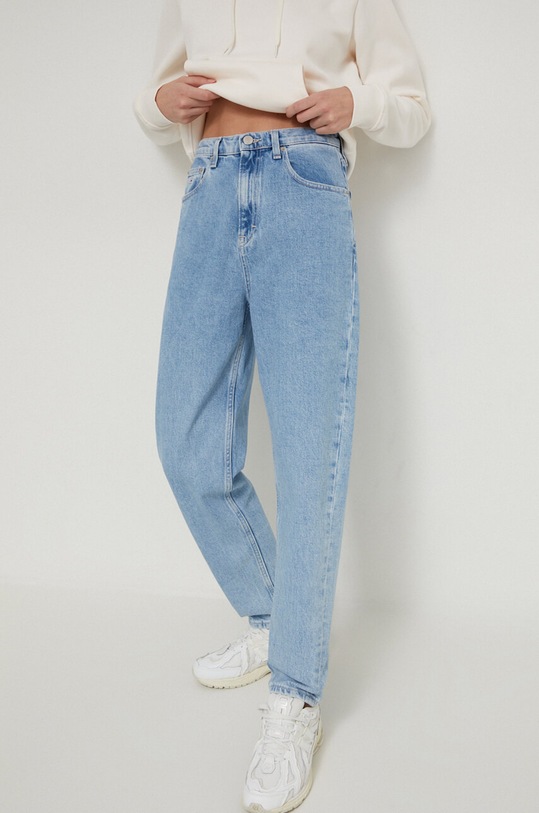 Tommy Jeans farmer Mom Jean Planet friendly kék DW0DW17564