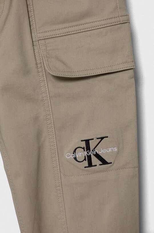 Chłopiec Calvin Klein Jeans spodnie dziecięce IB0IB01675.PPYH brązowy