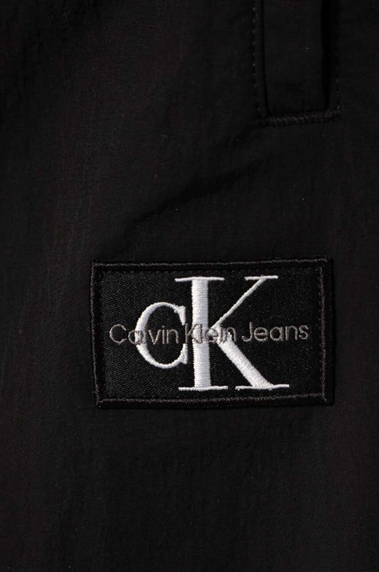 CHLAPEC Dětské tepláky Calvin Klein Jeans IB0IB01934.128.176.PPYH černá