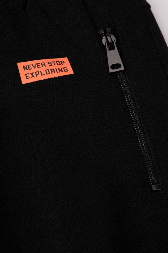 Coccodrillo spodnie dresowe bawełniane dziecięce czarny WC4120108NAJ