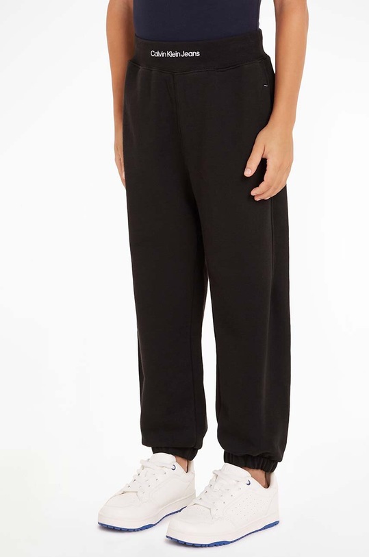 Calvin Klein Jeans spodnie dresowe dziecięce dzianina czarny IB0IB02081.PPYH