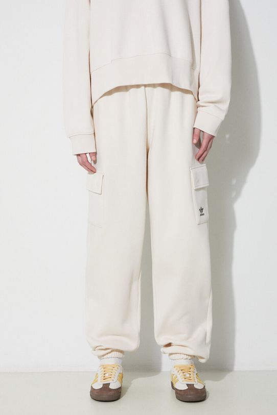 Tepláky adidas Originals Essentials Fleece Cargo jednofarebný béžová IR5906