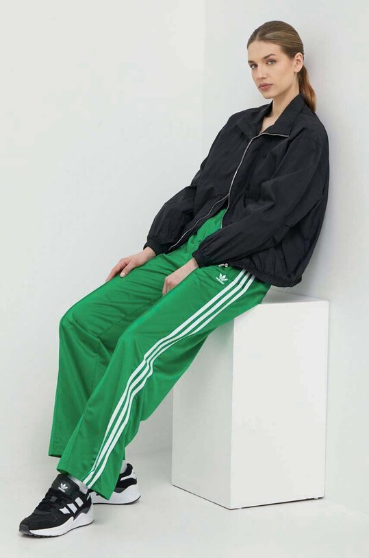 adidas Originals pantaloni de trening Firebird Loose IP0634 verde AW24