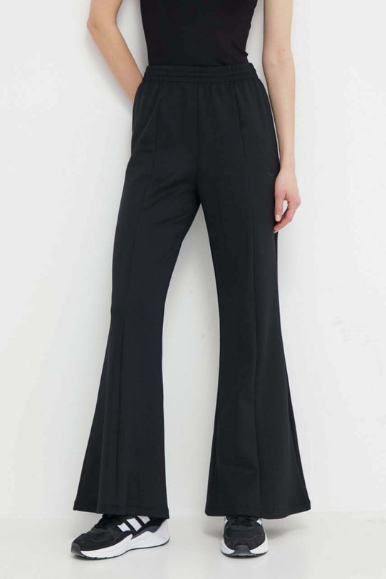 Спортивні штани adidas Originals Flared з еластаном чорний IT9240