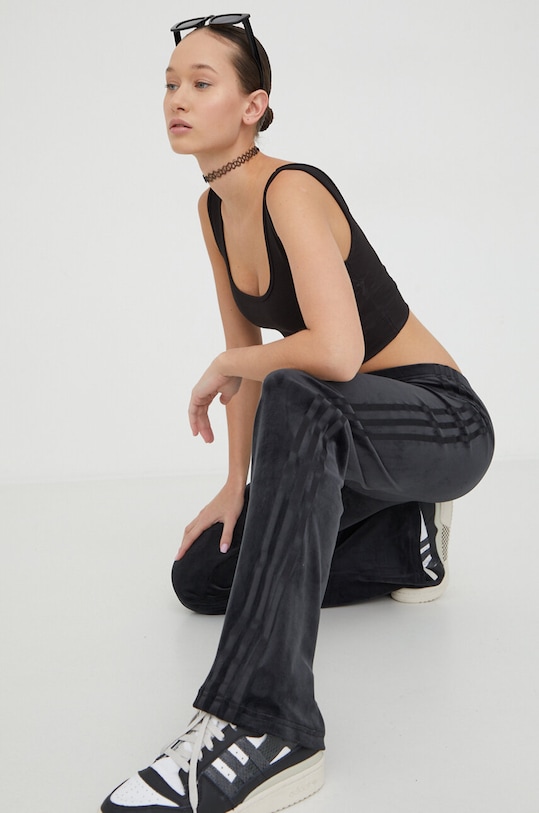 adidas Originals spodnie dresowe welurowe Velvet IT9661 czarny SS24