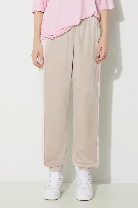 Oblečenie Velúrové tepláky adidas Originals IR5274 béžová