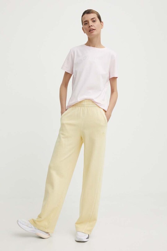 Памучен спортен панталон adidas Originals Essentials+ IR6020 жълт SS24