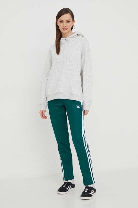 Спортен панталон adidas Originals Montreal IP0628 зелен SS24