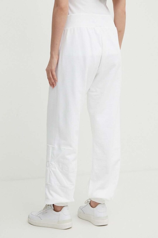 Одежда Спортивные штаны Calvin Klein Jeans J20J223273 белый